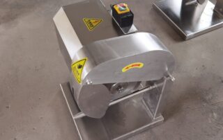 Poultry cutting machine