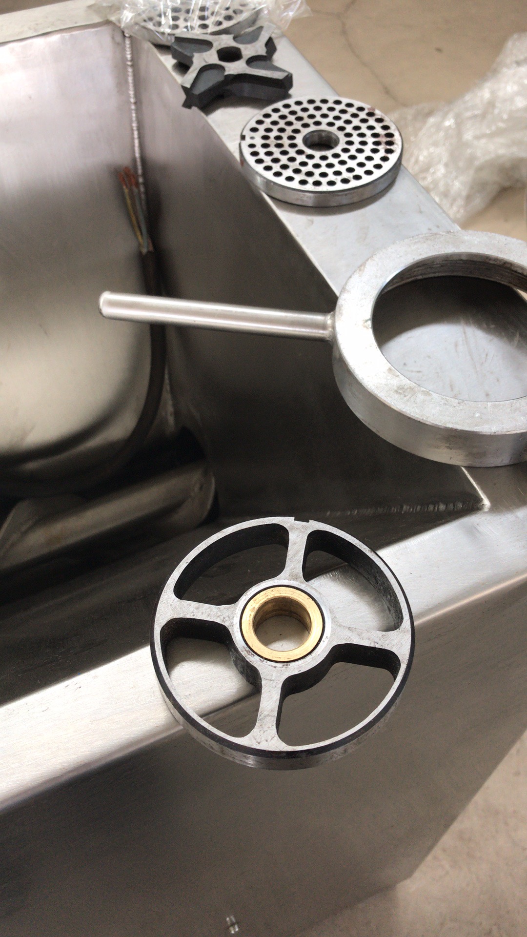 grinder hole plate and blade